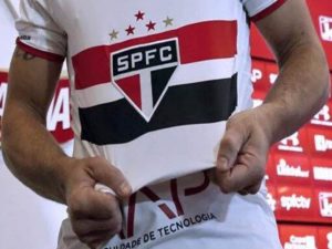 El escudo del equipo brasileño Sao Paolo, ocupa el lugar número uno de los mejores escudos del mundo según resultados de una encuesta realizada por el diario británico Daily Mail.