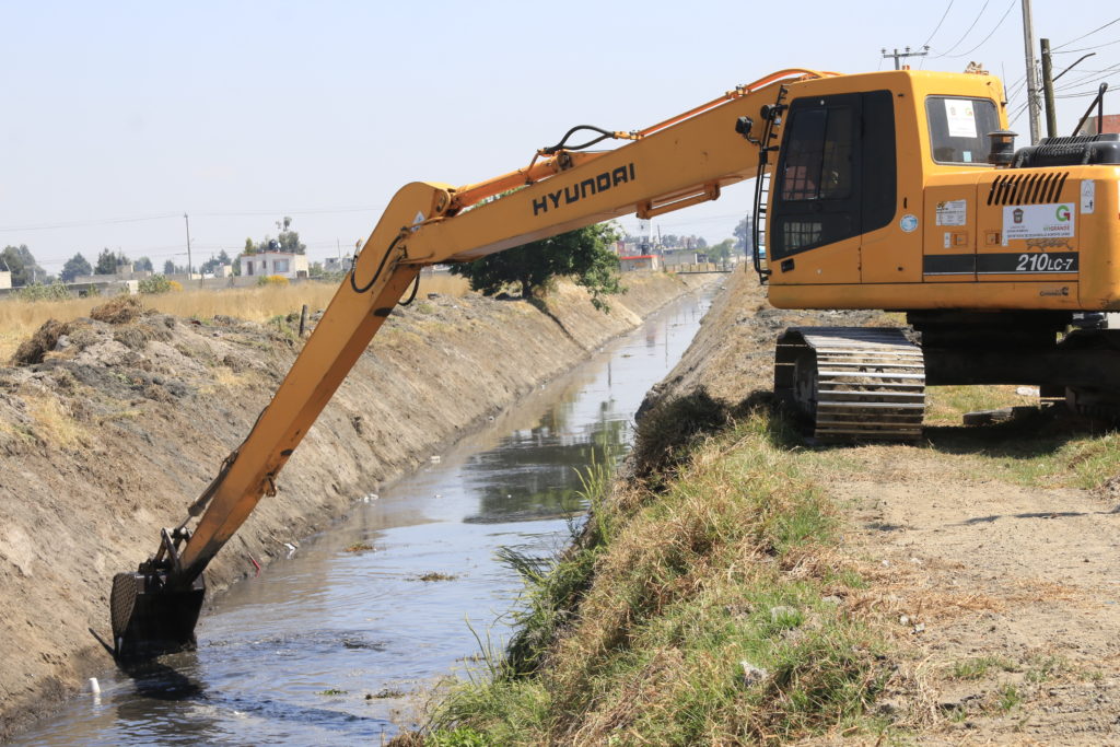Para prevenir inundaciones y encharcamientos desazolvan en Toluca más ...