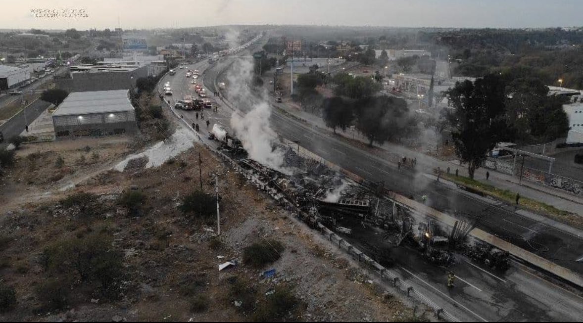 Carambola en la México-Querétaro deja 8 lesionados