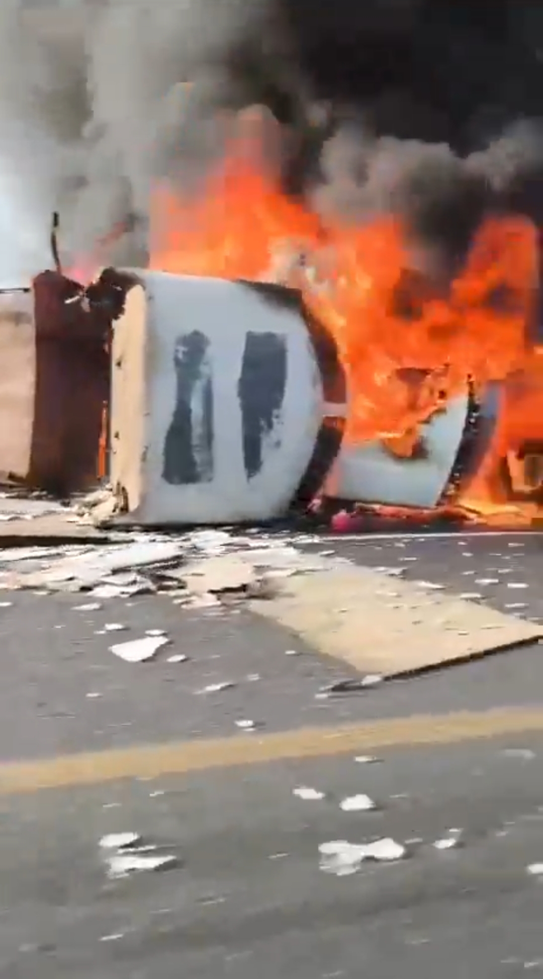 Choque de tráileres en la Autopista Siglo 21, en Michoacán, deja al ...